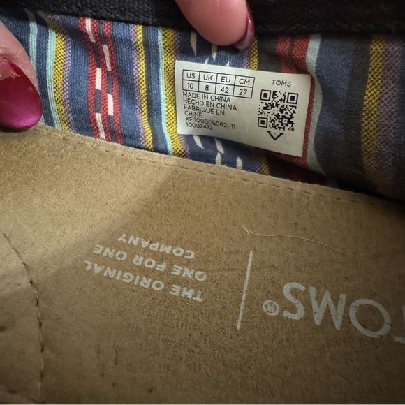 TOMS Women's Black Canvas slip on, size 10 - Picture 4 of 5